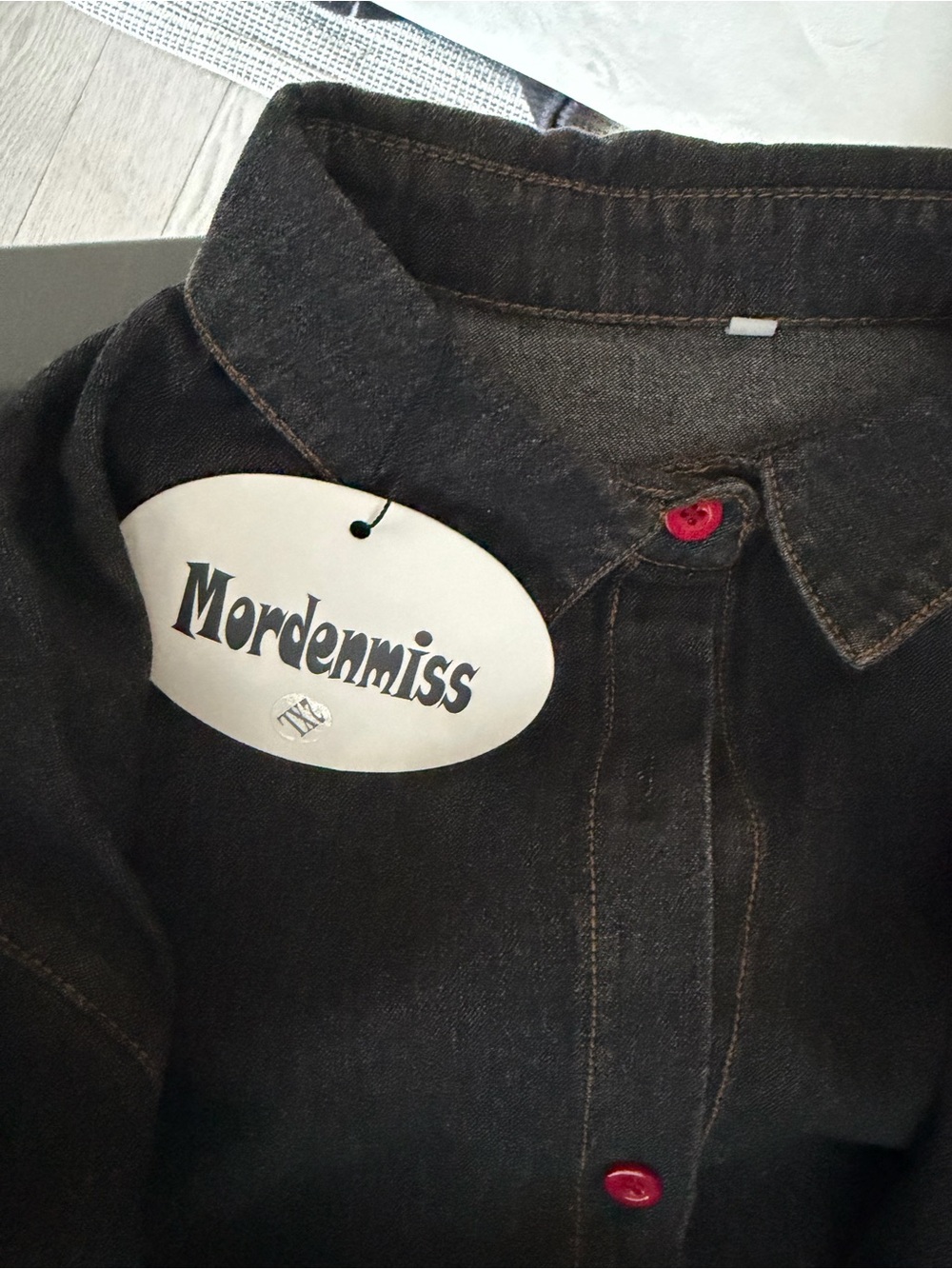 Mordenmiss Men’s Casual Button-Down Shirt in Charcoal with Red Buttons